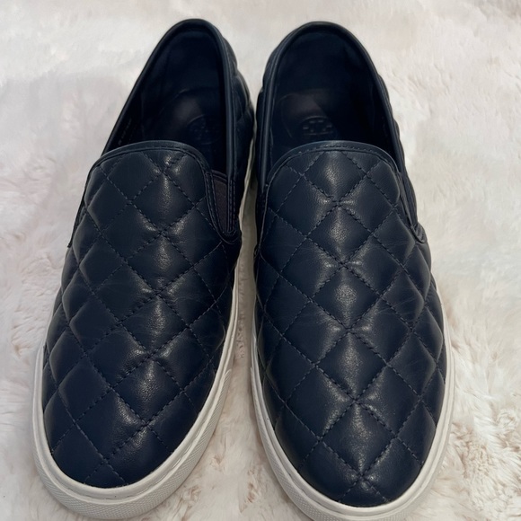 NIB TORY BURCH QUILTED JESSE -NAVY -SZ 6 - Picture 3 of 7